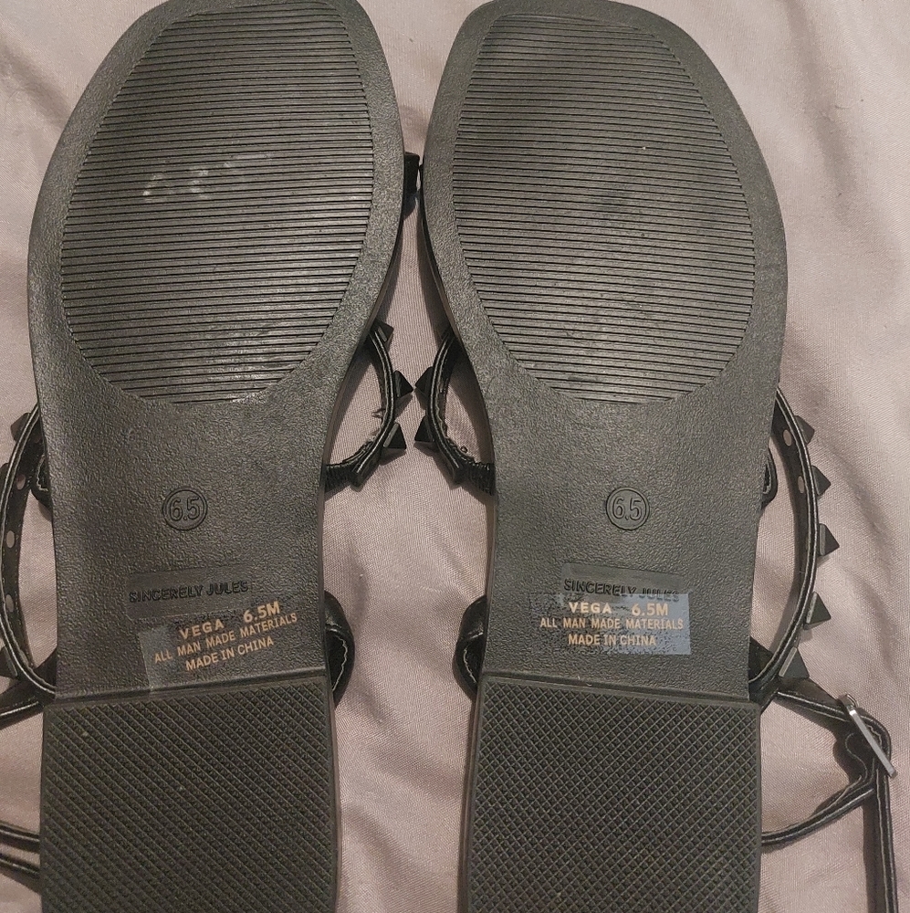 Sandals - Picture 2 of 3